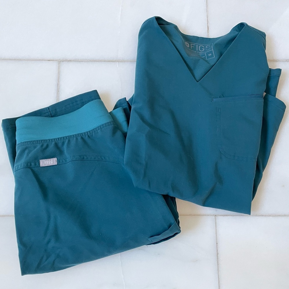 Figs Caribbean Blue Scrub Set